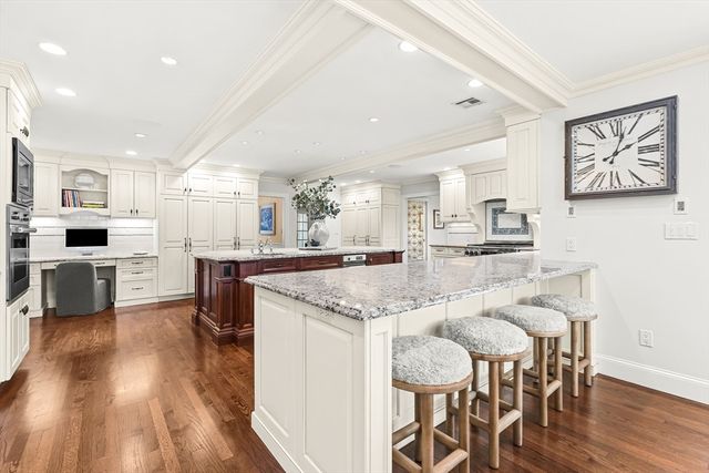 65 Woodcliff Rd, Wellesley, MA 02481