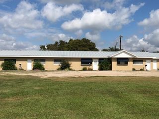 400 Henderson Avenue, Palacios, TX 77465