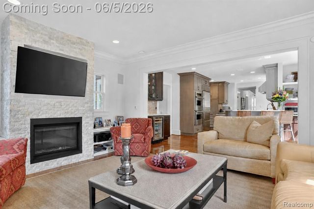 691 W Frank Street, Birmingham, MI 48009