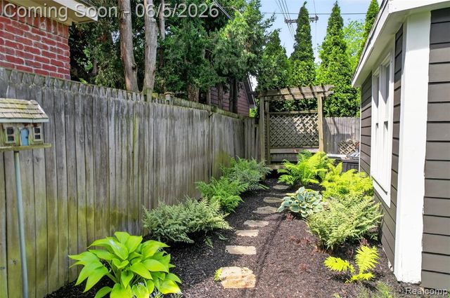691 W Frank Street, Birmingham, MI 48009