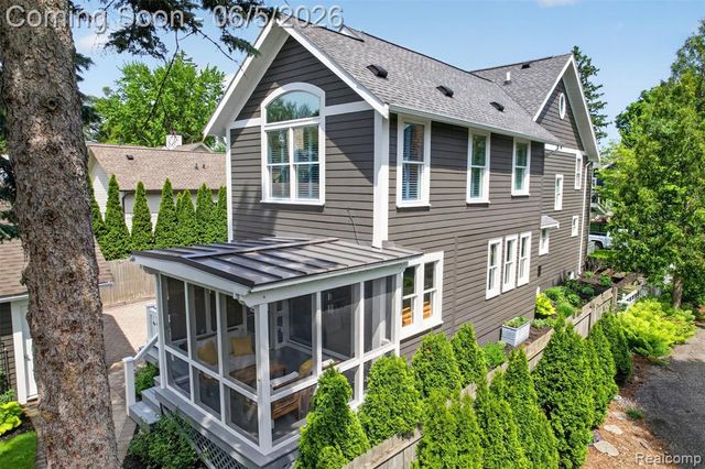 691 W Frank Street, Birmingham, MI 48009
