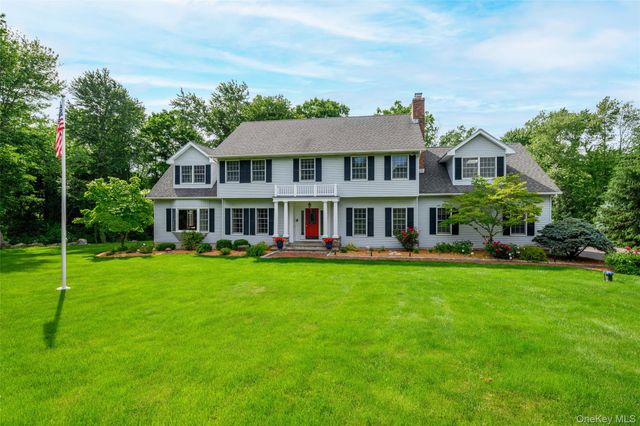 7 Huntington Connecticut Lane, New Fairfield, CT 06812