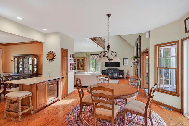 7 Huntington Connecticut Lane, New Fairfield, CT 06812