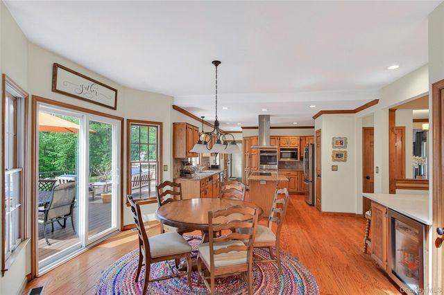 7 Huntington Connecticut Lane, New Fairfield, CT 06812