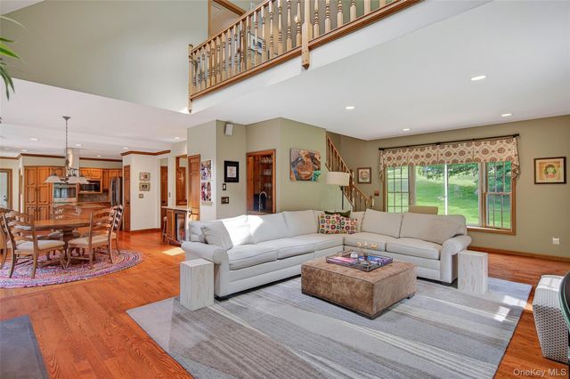 7 Huntington Connecticut Lane, New Fairfield, CT 06812