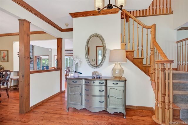 7 Huntington Connecticut Lane, New Fairfield, CT 06812