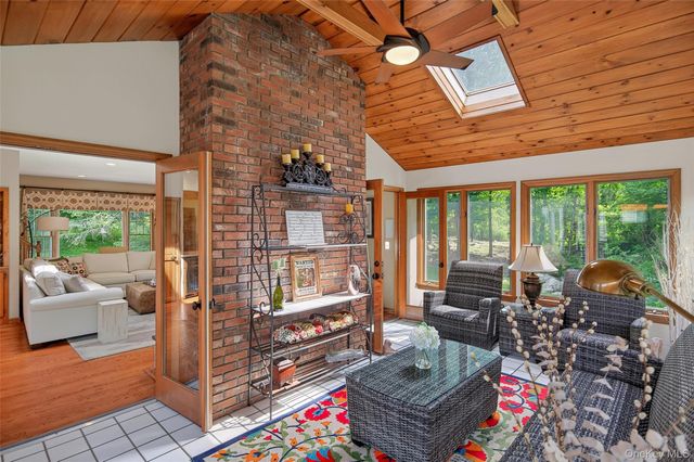 7 Huntington Connecticut Lane, New Fairfield, CT 06812