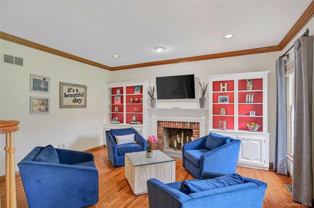 7 Huntington Connecticut Lane, New Fairfield, CT 06812