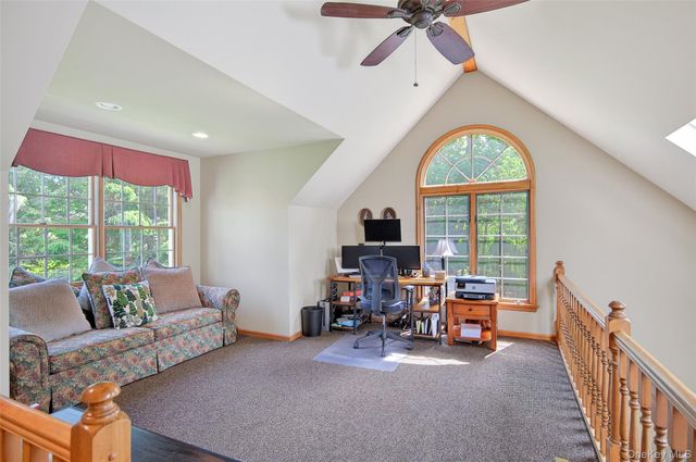 7 Huntington Connecticut Lane, New Fairfield, CT 06812