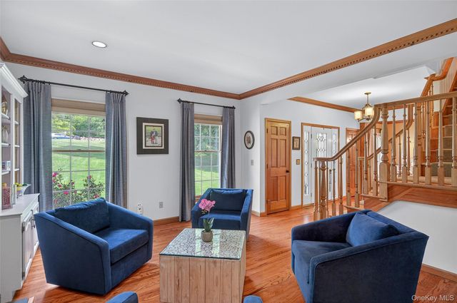7 Huntington Connecticut Lane, New Fairfield, CT 06812