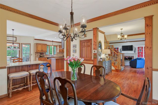 7 Huntington Connecticut Lane, New Fairfield, CT 06812