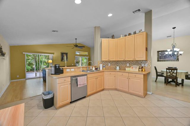 2870 SW Versailles Terrace, Stuart, FL 34997