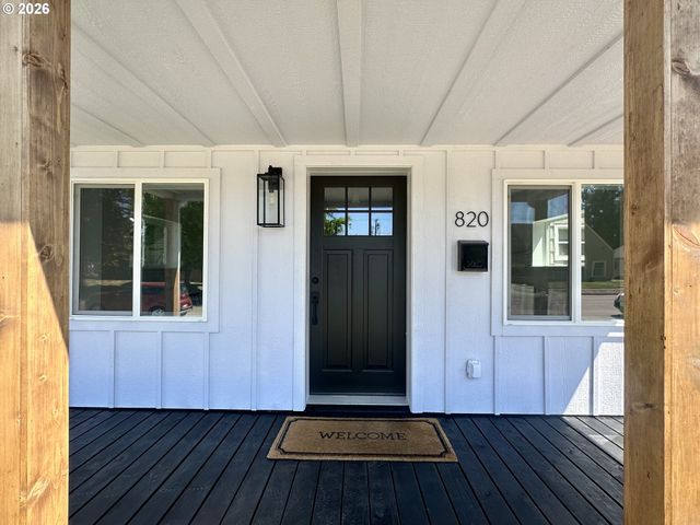 820 B St, Springfield, OR 97477