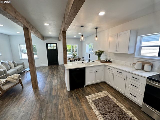 820 B St, Springfield, OR 97477