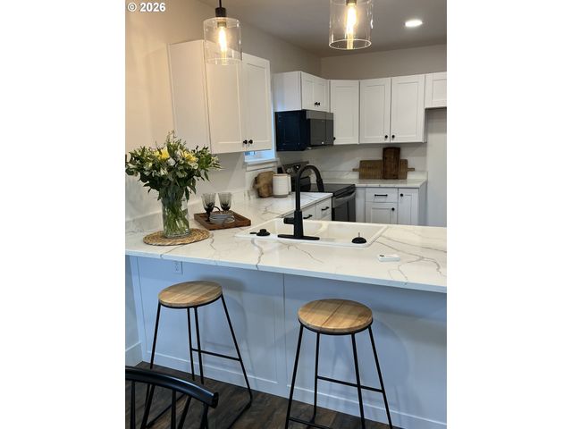 820 B St, Springfield, OR 97477