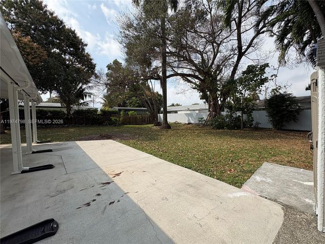 204 SW 7th Ave, Hallandale Beach, FL 33009