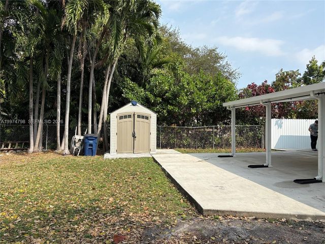 204 SW 7th Ave, Hallandale Beach, FL 33009