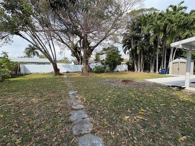 204 SW 7th Ave, Hallandale Beach, FL 33009