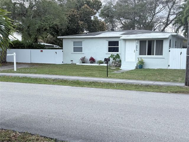204 SW 7th Ave, Hallandale Beach, FL 33009