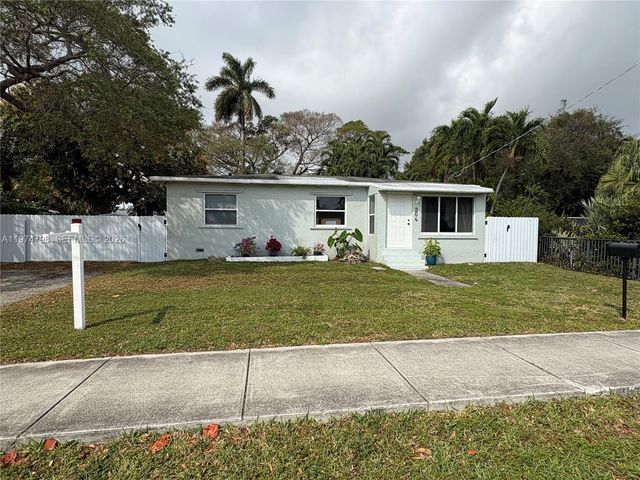 204 SW 7th Ave, Hallandale Beach, FL 33009