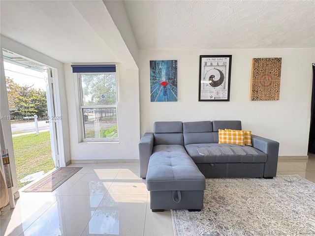 204 SW 7th Ave, Hallandale Beach, FL 33009