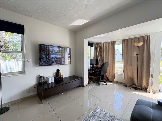 204 SW 7th Ave, Hallandale Beach, FL 33009