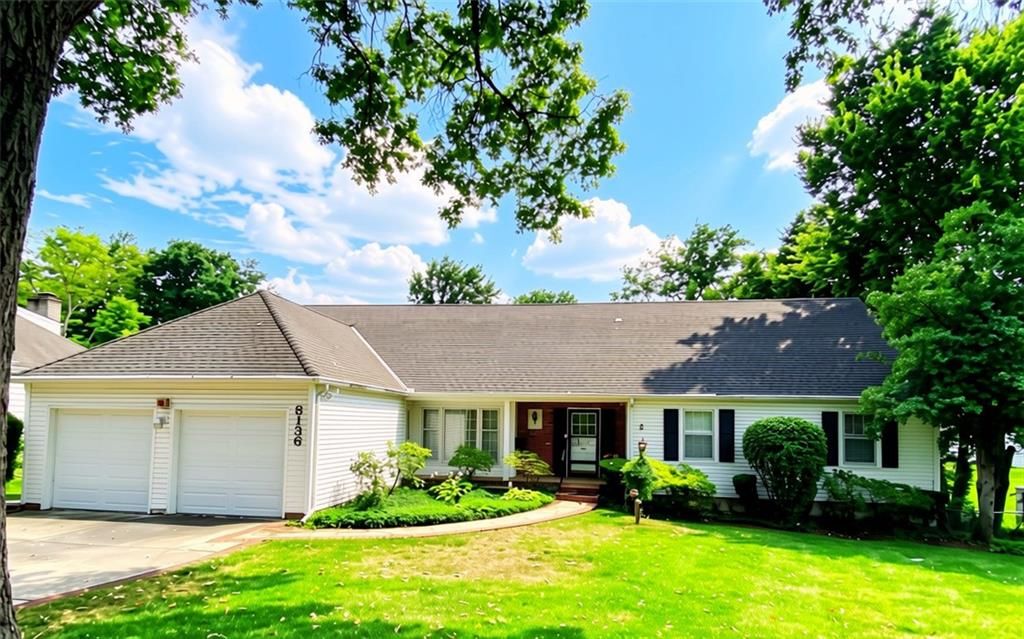8136 Outlook Lane, Prairie Village, KS 66208