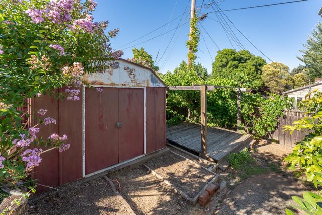 150 Calvert Ct, Ukiah, CA 95482