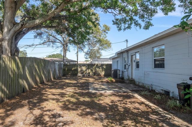 2900 LESLEE LAKE DRIVE N, St Petersburg, FL 33713