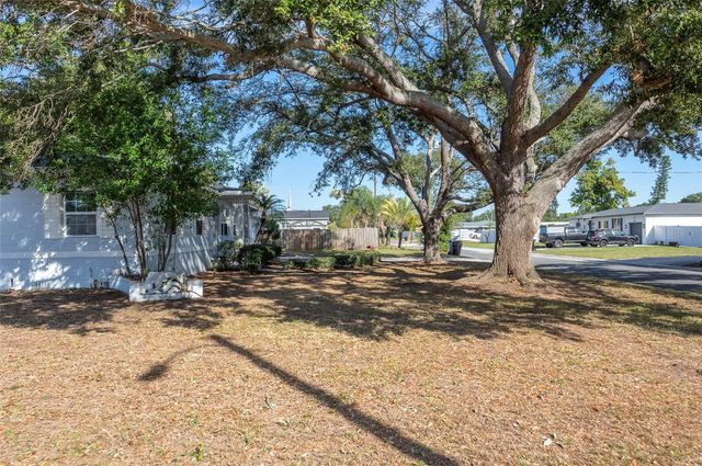 2900 LESLEE LAKE DRIVE N, St Petersburg, FL 33713