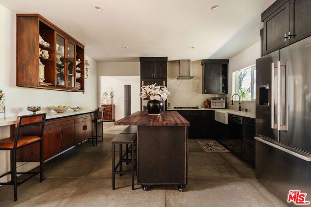 5813 El Canon Avenue, Woodland Hills, CA 91367