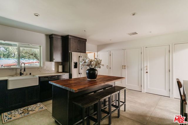 5813 El Canon Avenue, Woodland Hills, CA 91367