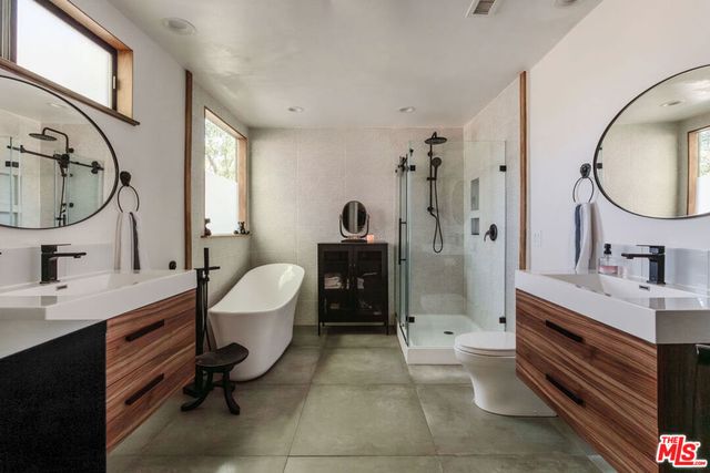 5813 El Canon Avenue, Woodland Hills, CA 91367