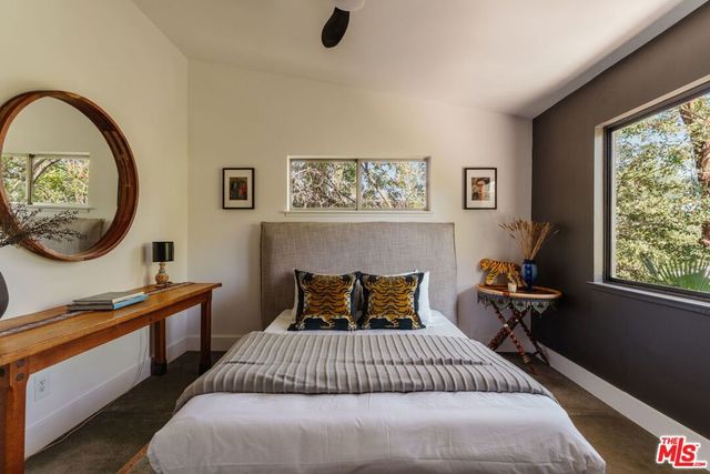 5813 El Canon Avenue, Woodland Hills, CA 91367