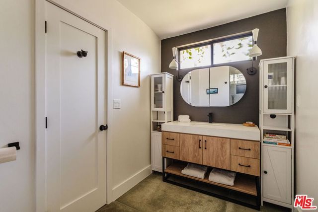 5813 El Canon Avenue, Woodland Hills, CA 91367