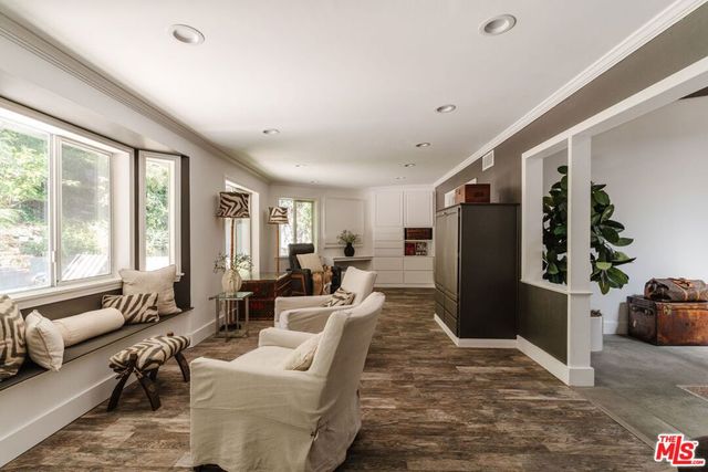 5813 El Canon Avenue, Woodland Hills, CA 91367