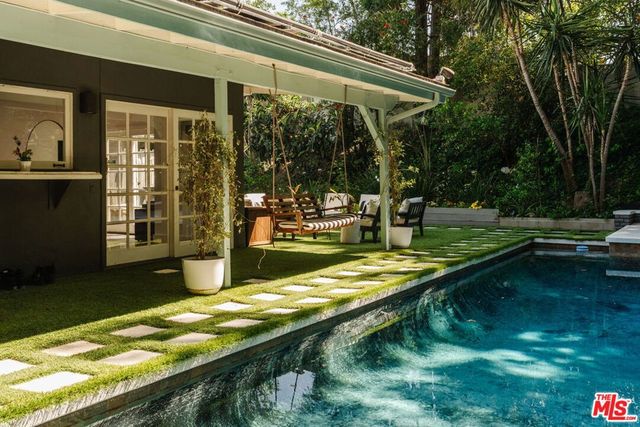 5813 El Canon Avenue, Woodland Hills, CA 91367