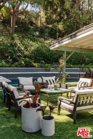 5813 El Canon Avenue, Woodland Hills, CA 91367