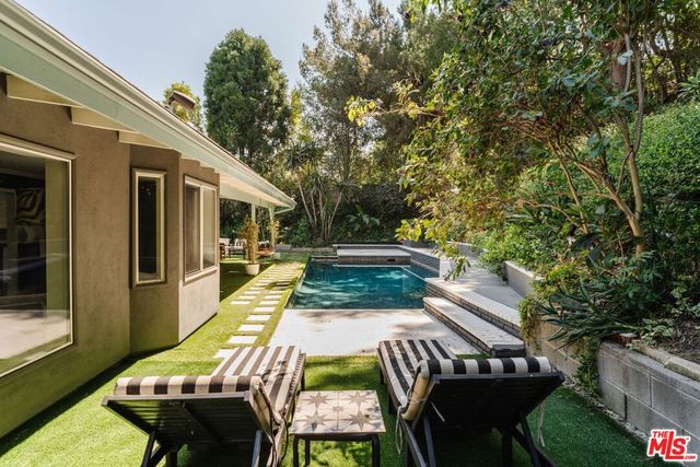 5813 El Canon Avenue, Woodland Hills, CA 91367