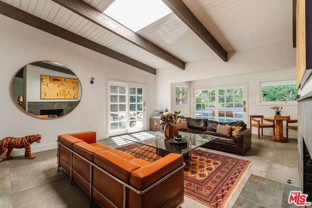 5813 El Canon Avenue, Woodland Hills, CA 91367