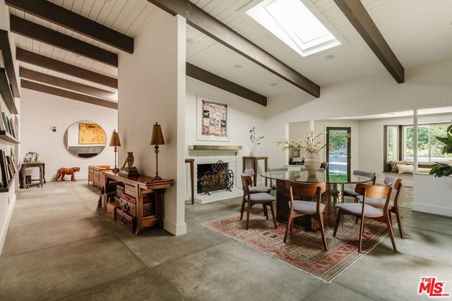 5813 El Canon Avenue, Woodland Hills, CA 91367