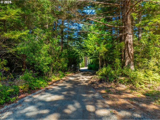 88627 WEISS ESTATES Ln, Bandon, OR 97411