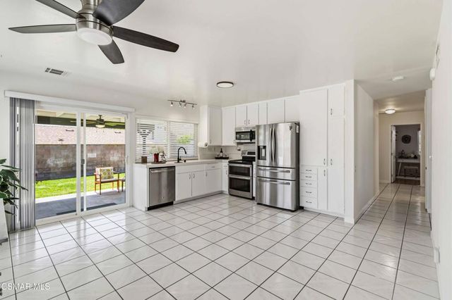 904 Silver Cloud Street, Thousand Oaks, CA 91360