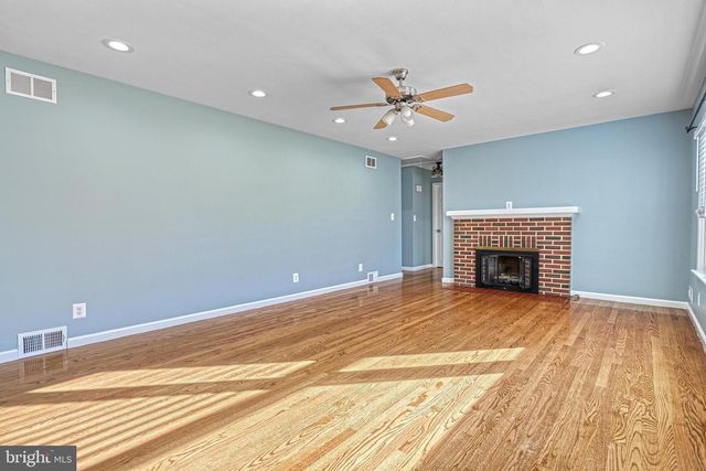 17 CHARLES AVE, Stewartstown, PA 17363