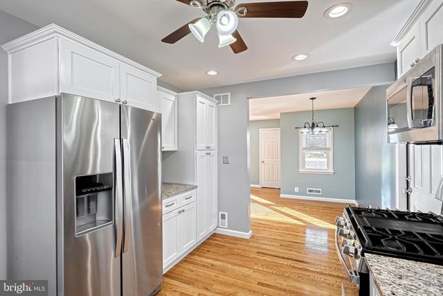 17 CHARLES AVE, Stewartstown, PA 17363