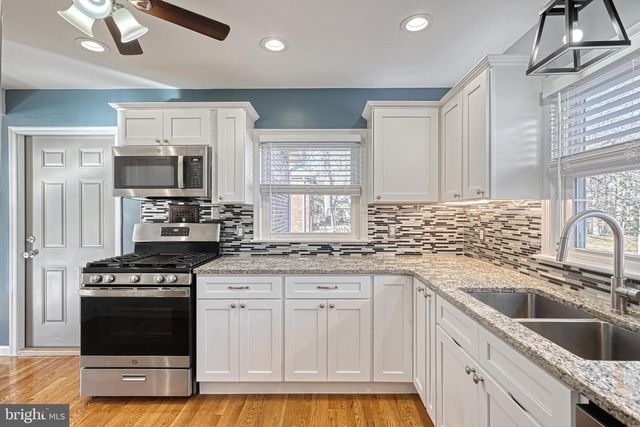 17 CHARLES AVE, Stewartstown, PA 17363