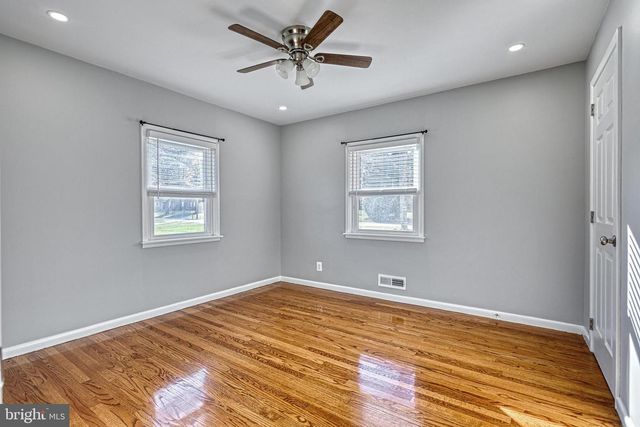 17 CHARLES AVE, Stewartstown, PA 17363