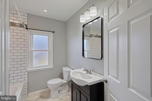 17 CHARLES AVE, Stewartstown, PA 17363