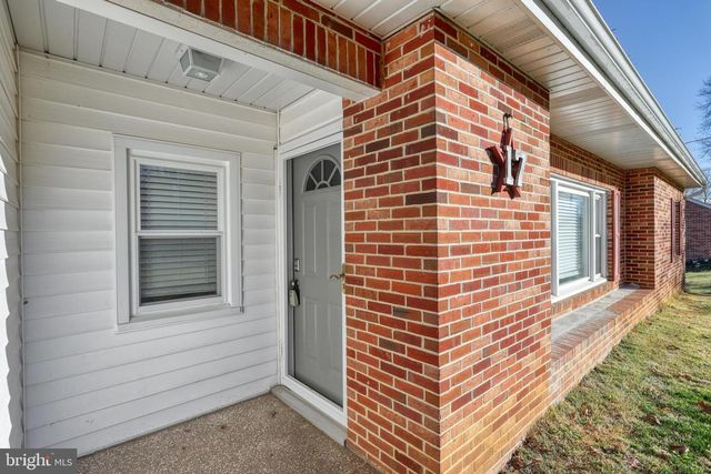 17 CHARLES AVE, Stewartstown, PA 17363