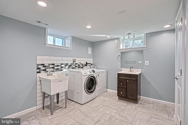 17 CHARLES AVE, Stewartstown, PA 17363